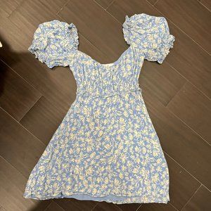 ASTR THE LABEL Milkmaid floral mini dress sky blue white med puff sleeve